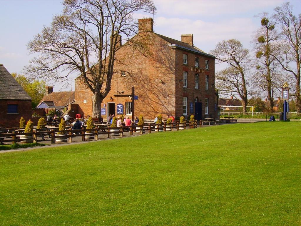 The Bell Inn Frampton on Severn Экстерьер фото